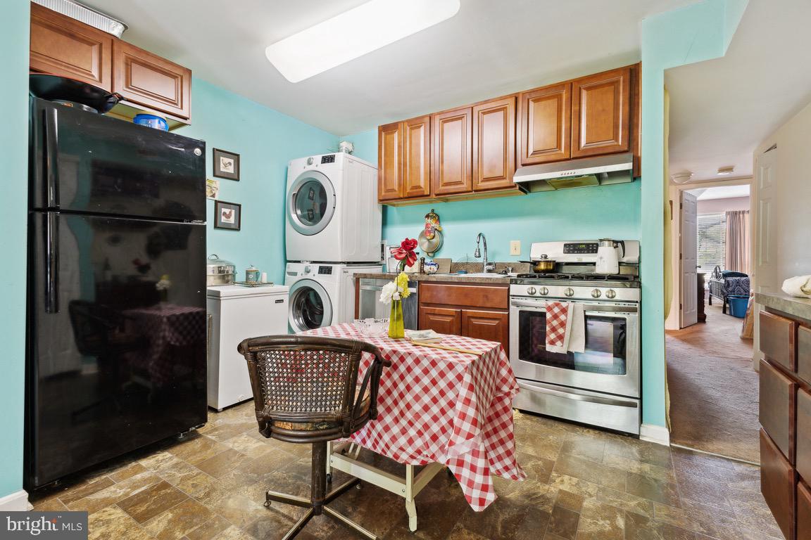 CHELSEA WOODS CONDO - Residential