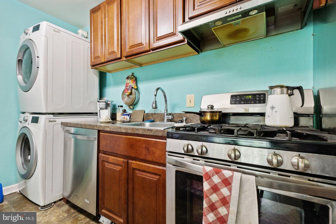 CHELSEA WOODS CONDO - Residential