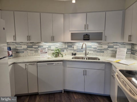 Condo For Sale - 15107 Interlachen Drive #2-517<br/> Montgomery County, SILVER SPRING, MD 20906