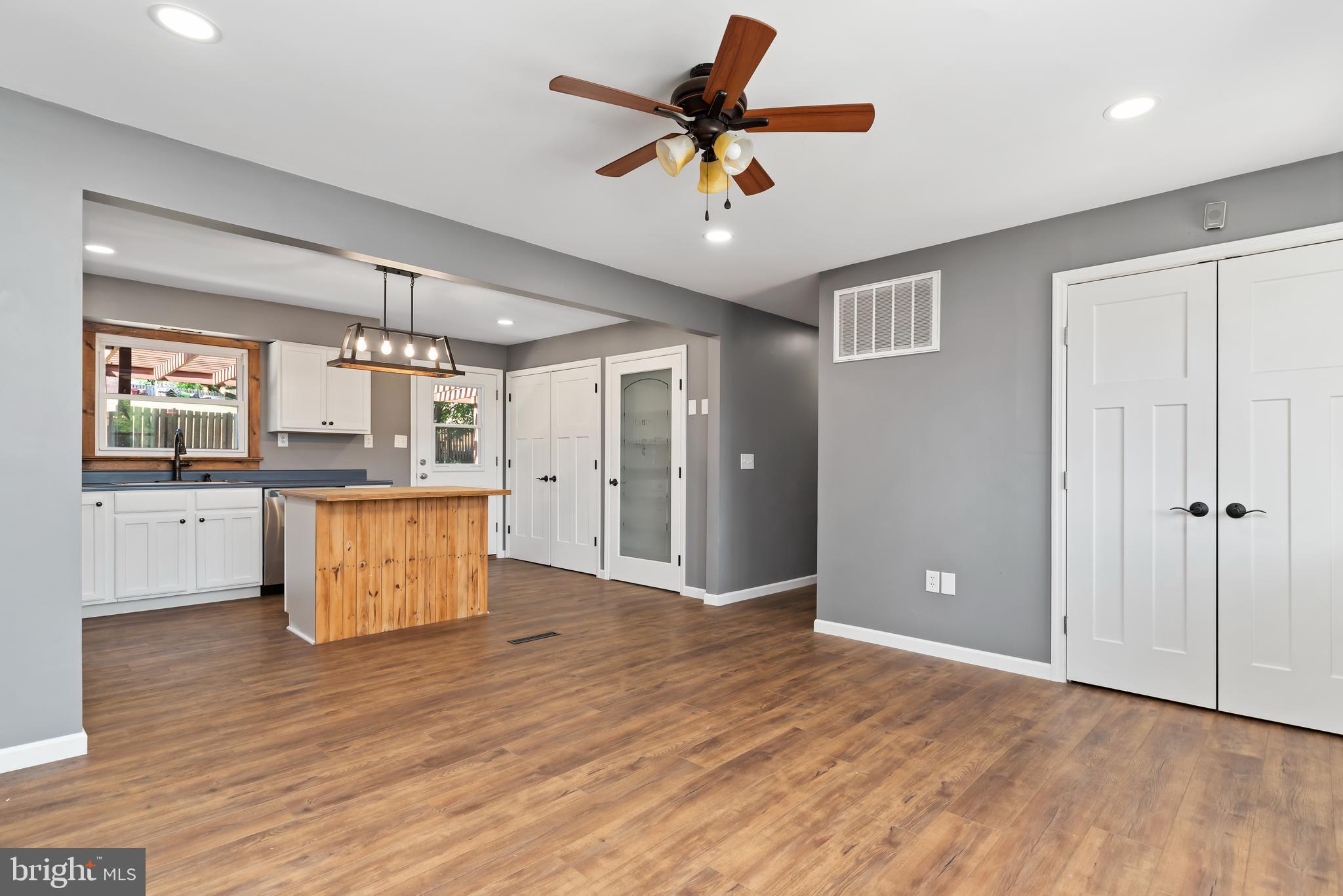 HERITAGE COURT - Residential