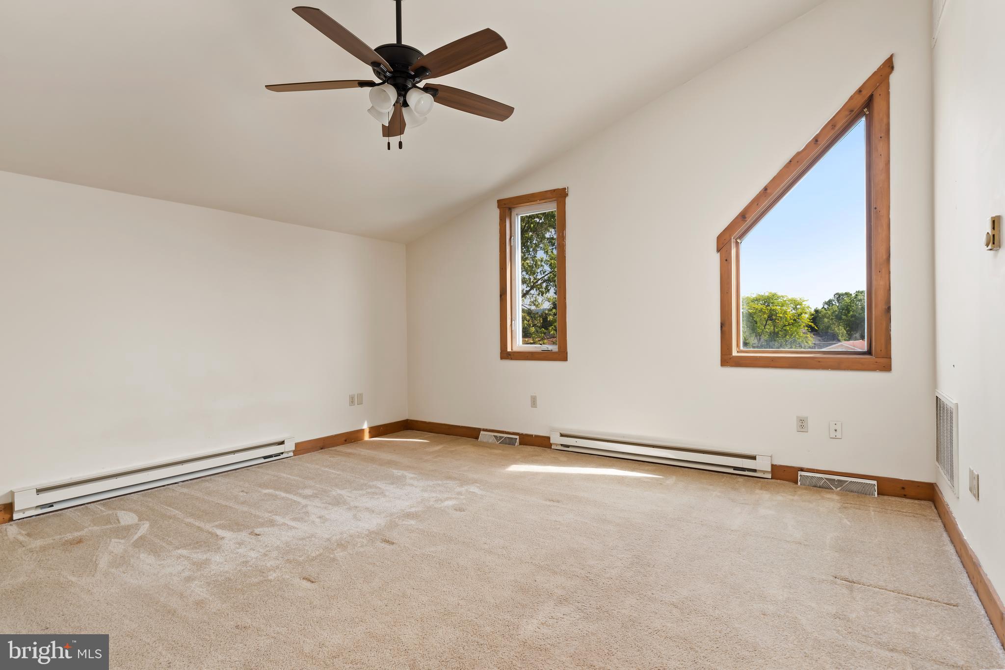 HERITAGE COURT - Residential