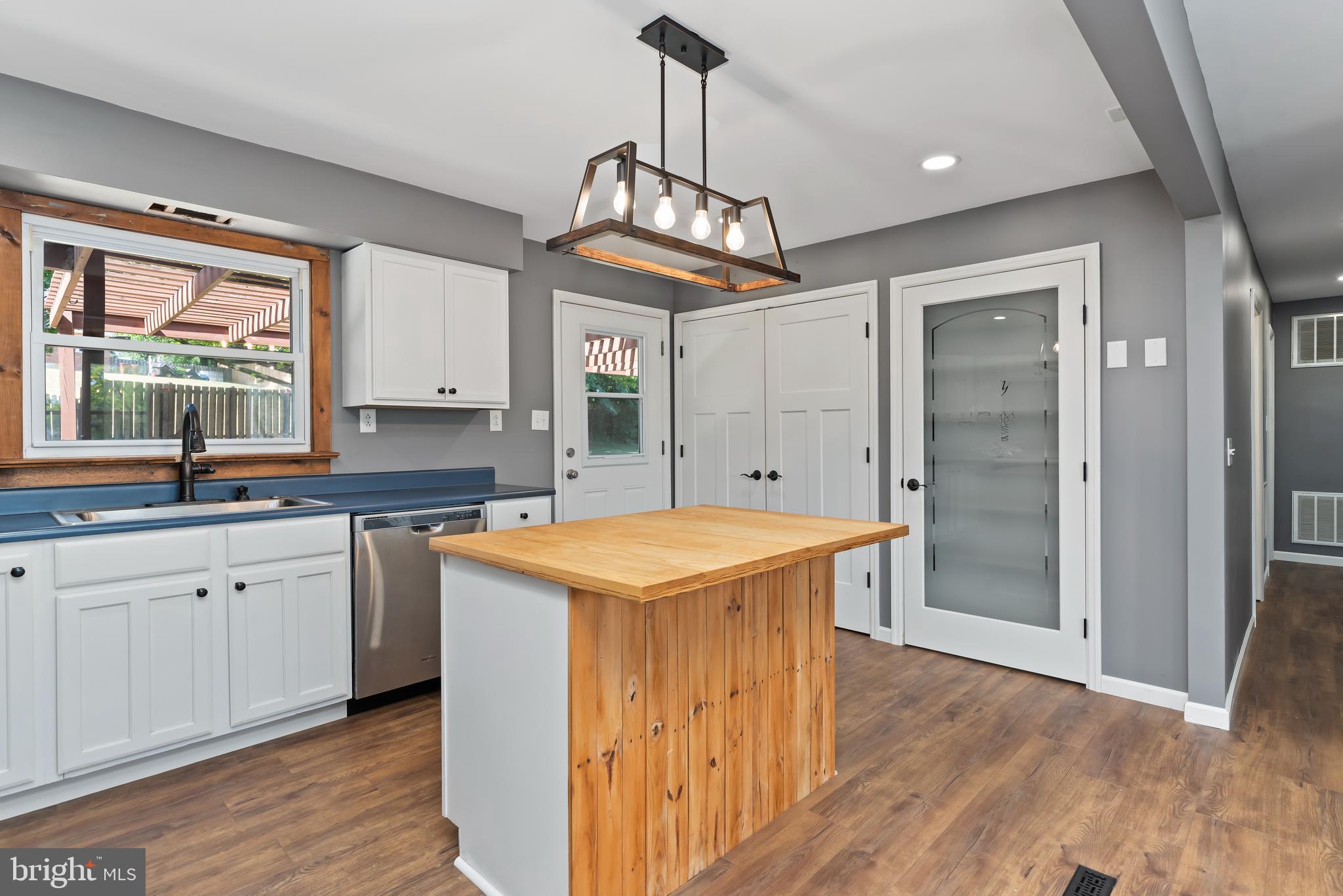 HERITAGE COURT - Residential