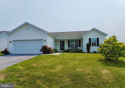 94 TWICKENHAM DRIVE MARTINSBURG WV 25403