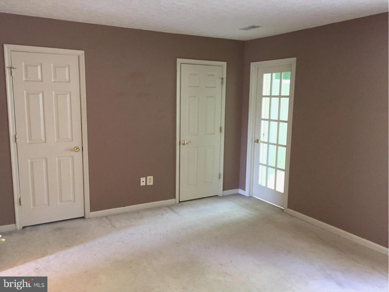 CONSTANT FRIENDSHIP - Residential Lease