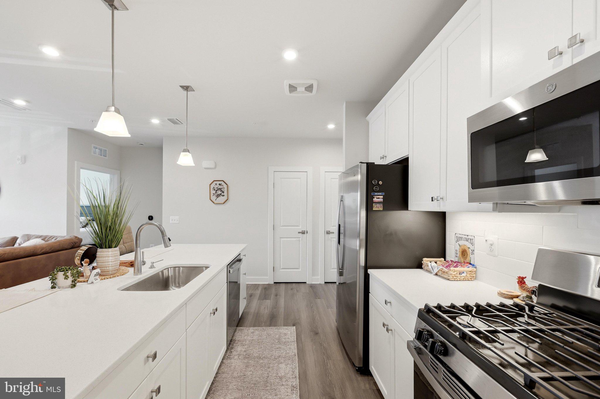 151 MCCORMICK 203