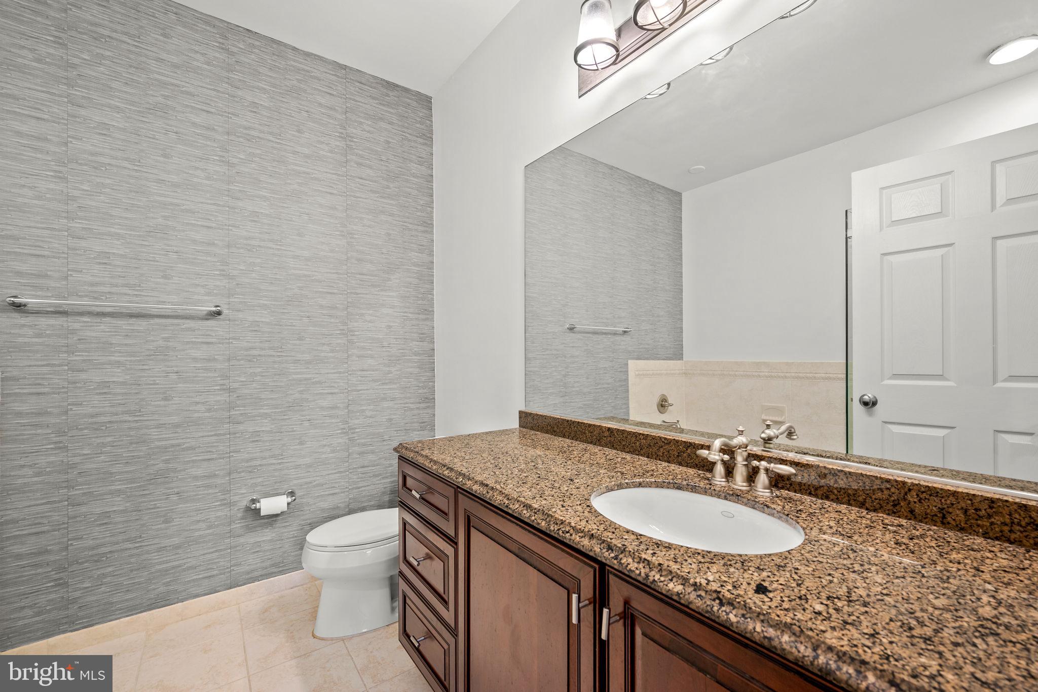 THE GRANDE AT RIVERVIEW - Residential Lease