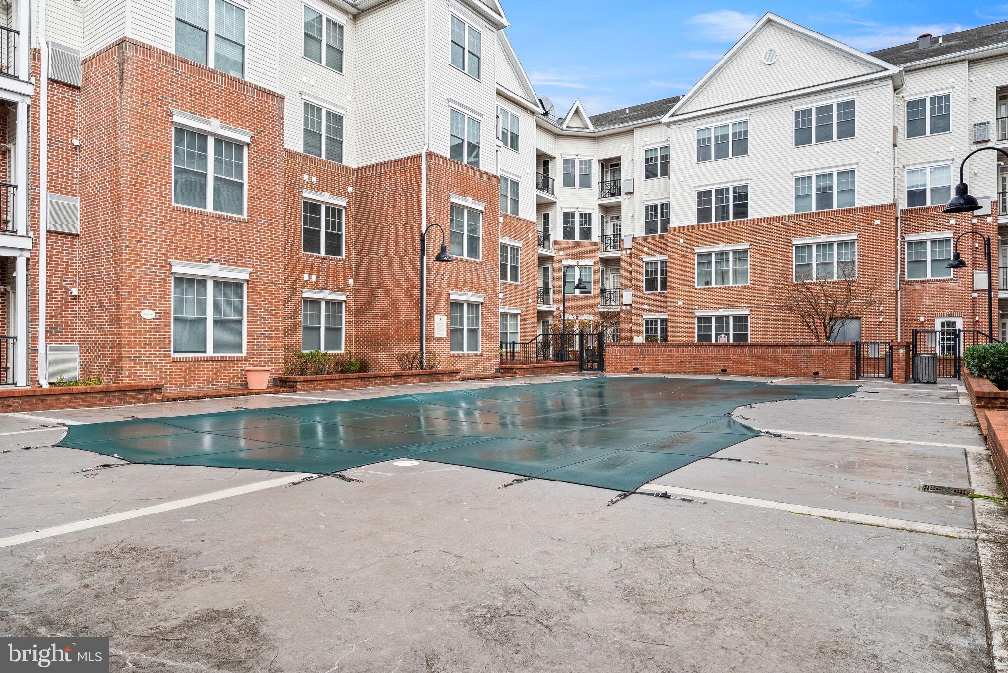 THE GRANDE AT RIVERVIEW - Residential Lease