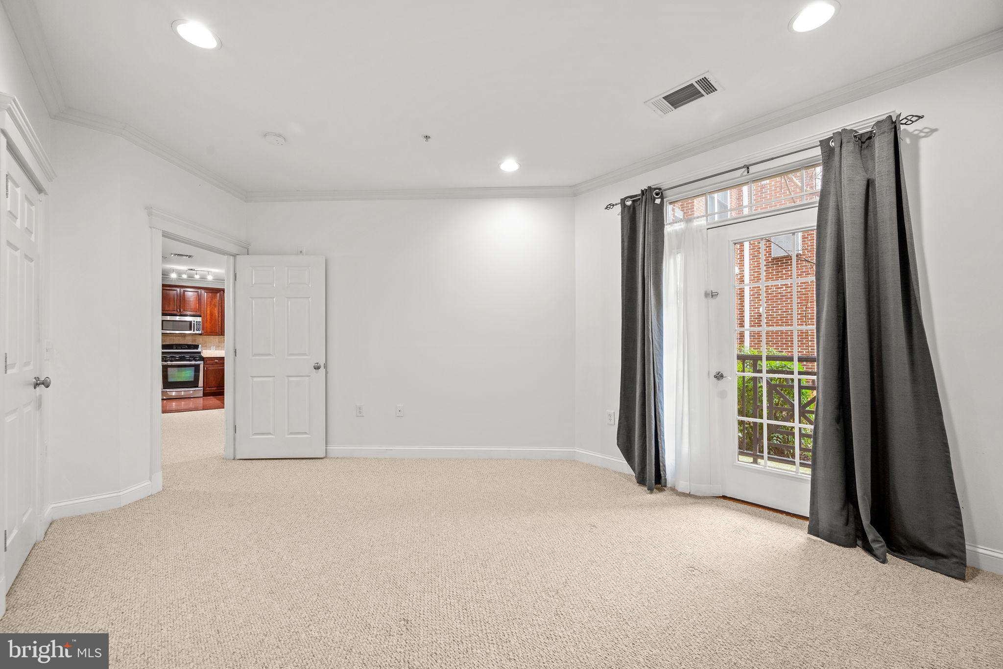 THE GRANDE AT RIVERVIEW - Residential Lease