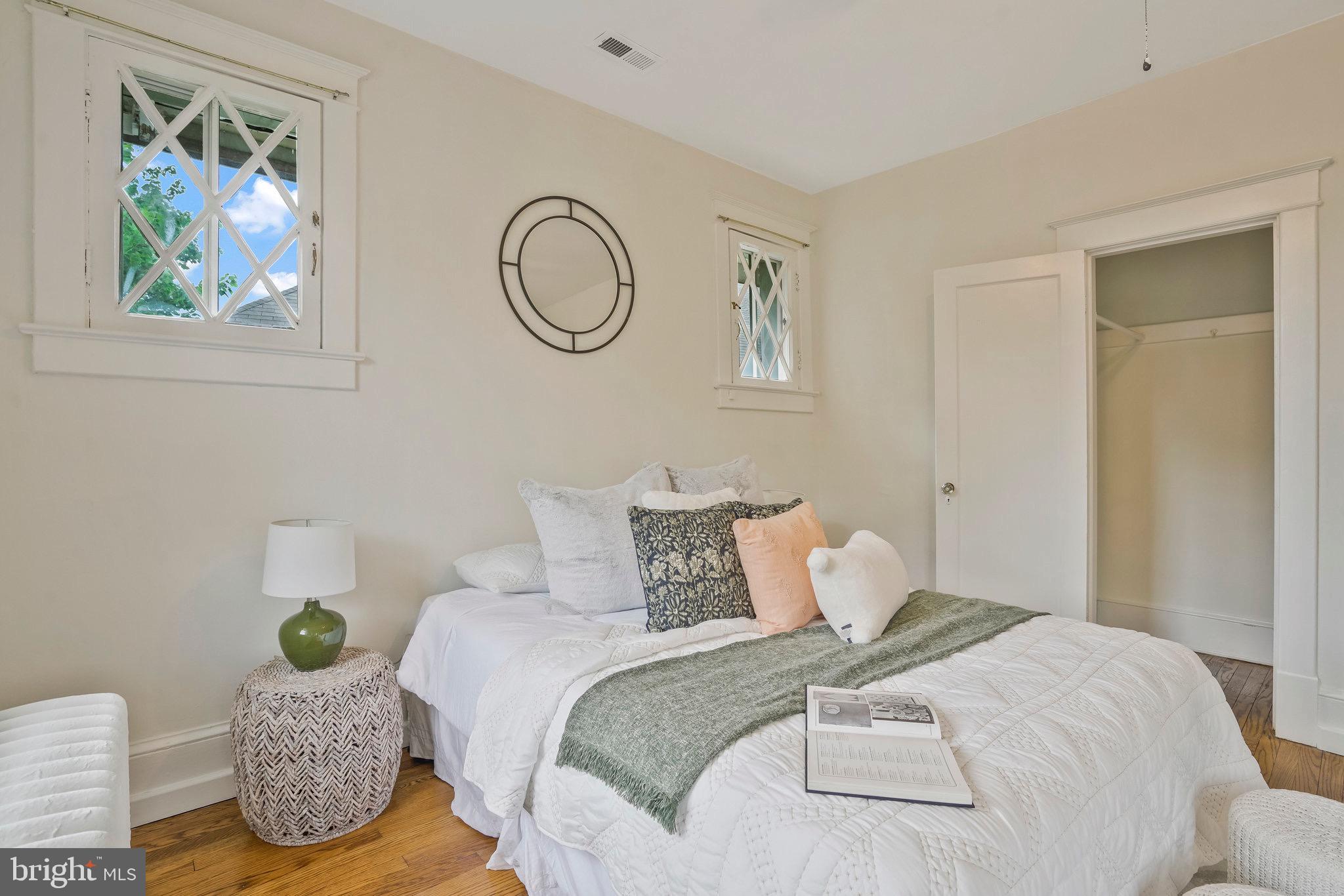 LYON VILLAGE - Residential