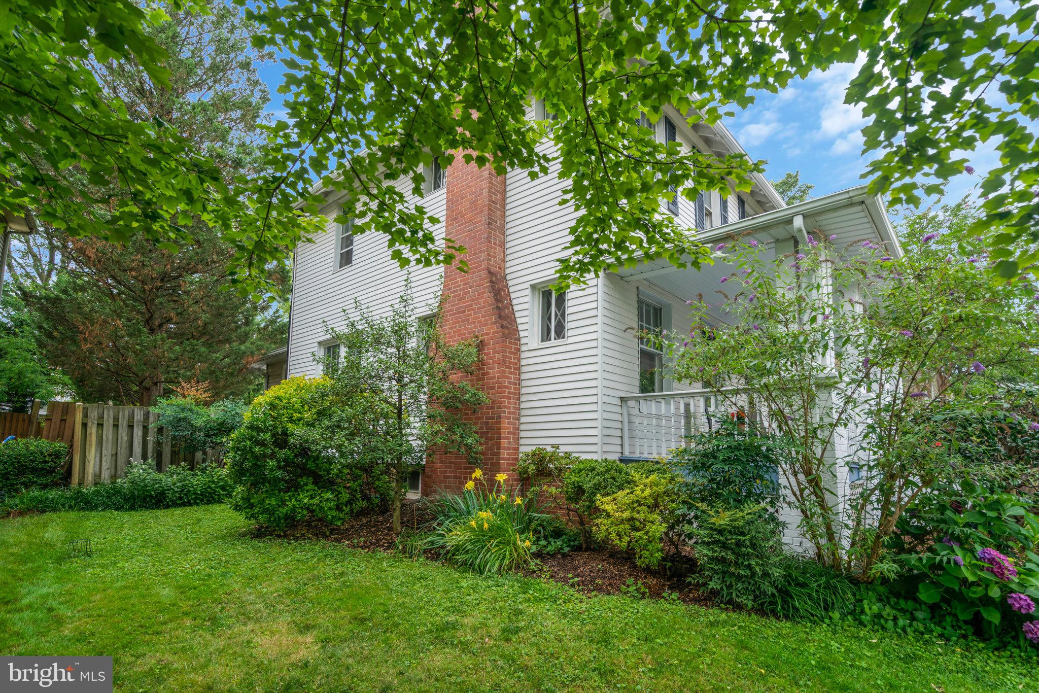 LYON VILLAGE - Residential