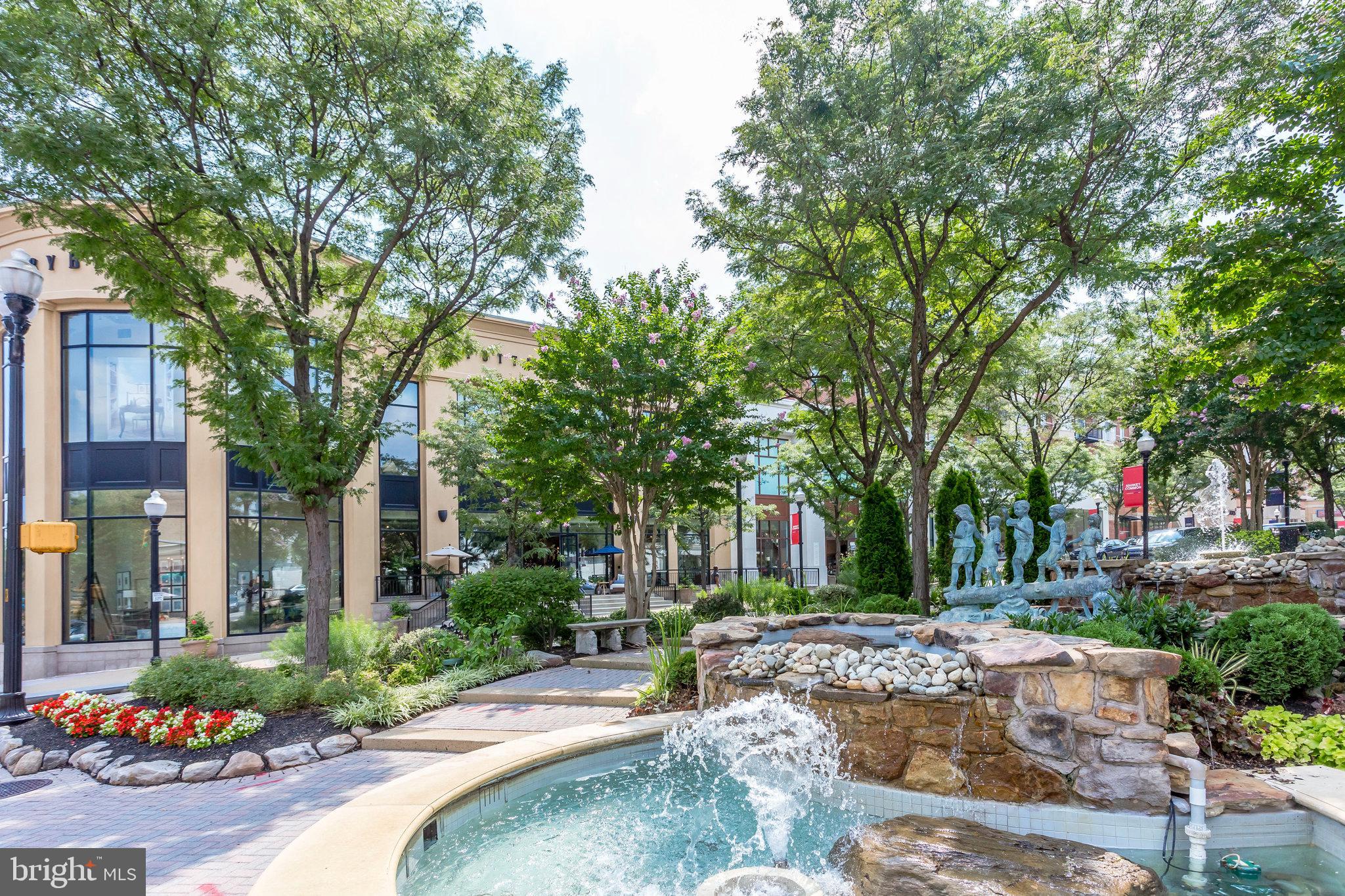 LYON VILLAGE - Residential