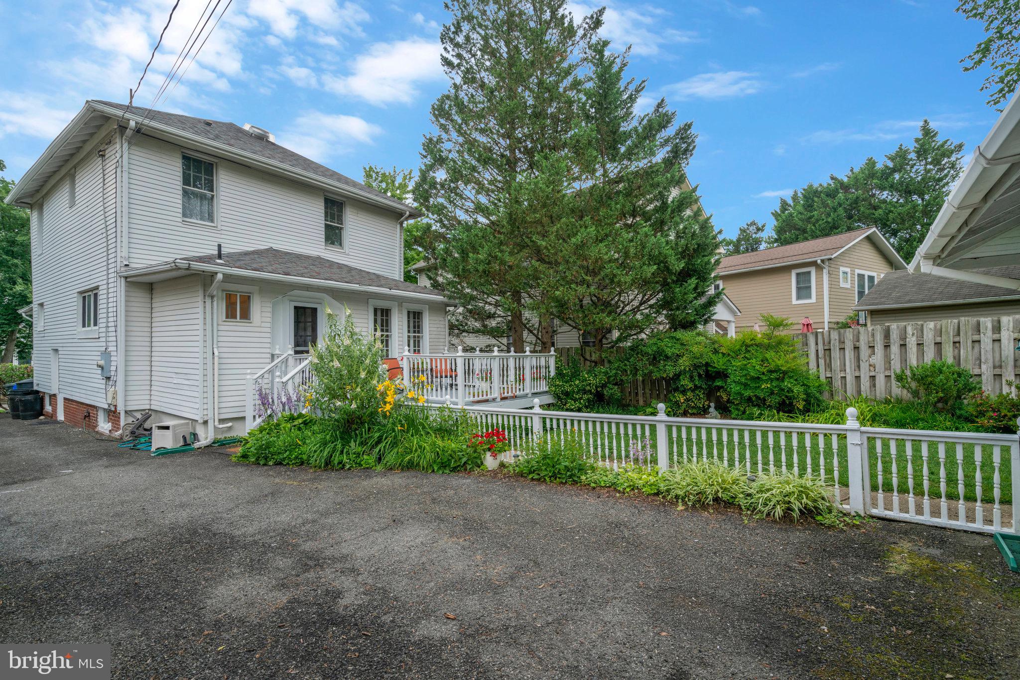 LYON VILLAGE - Residential