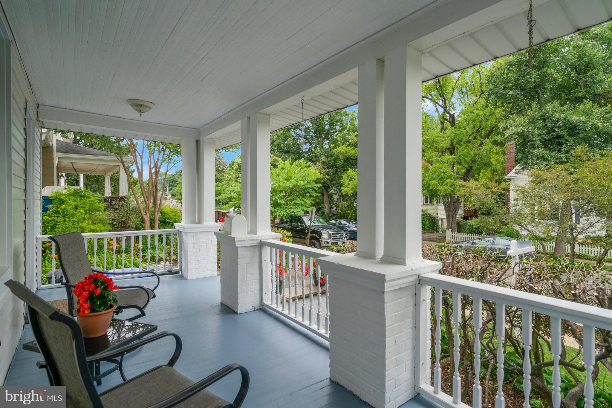 LYON VILLAGE - Residential