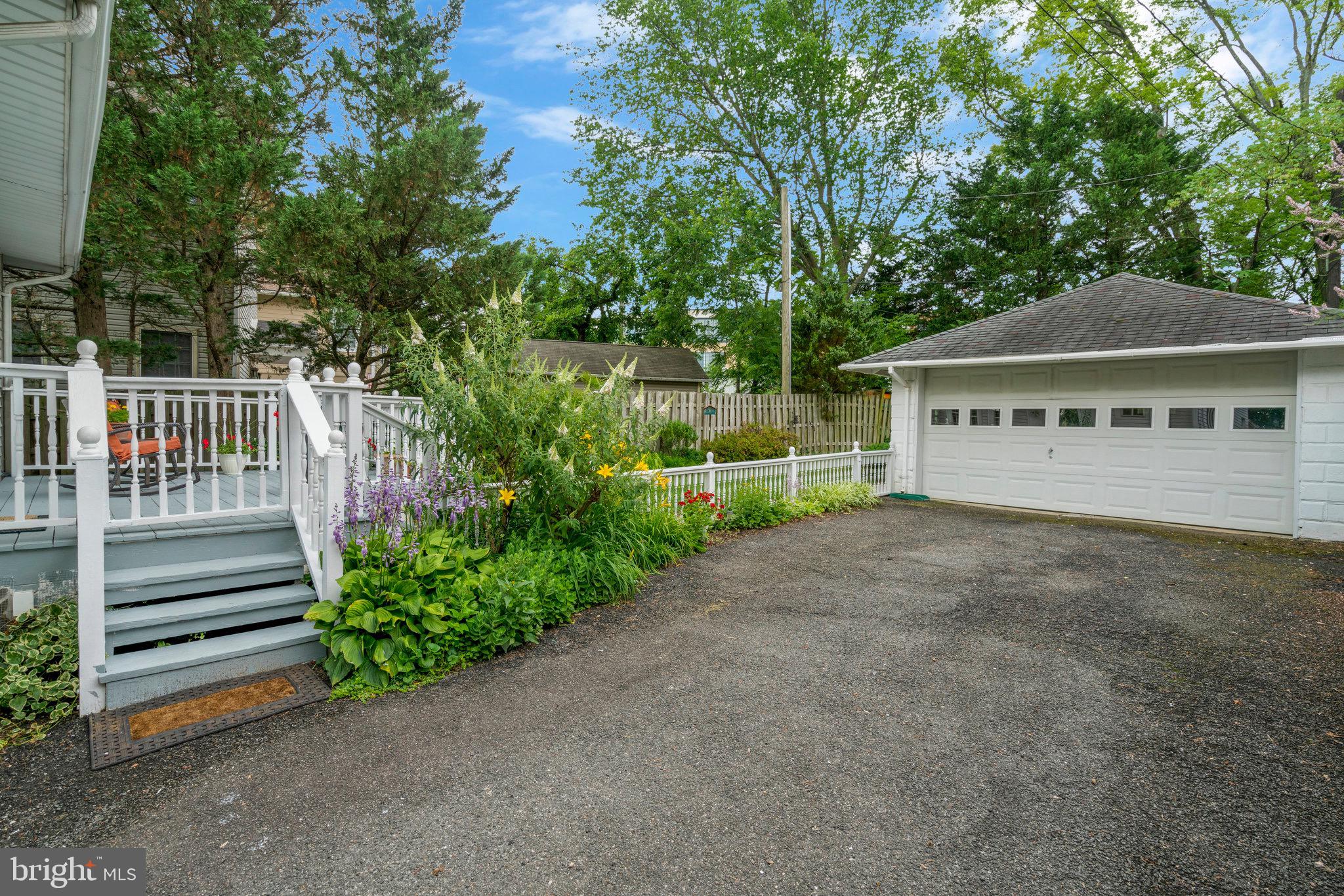 LYON VILLAGE - Residential