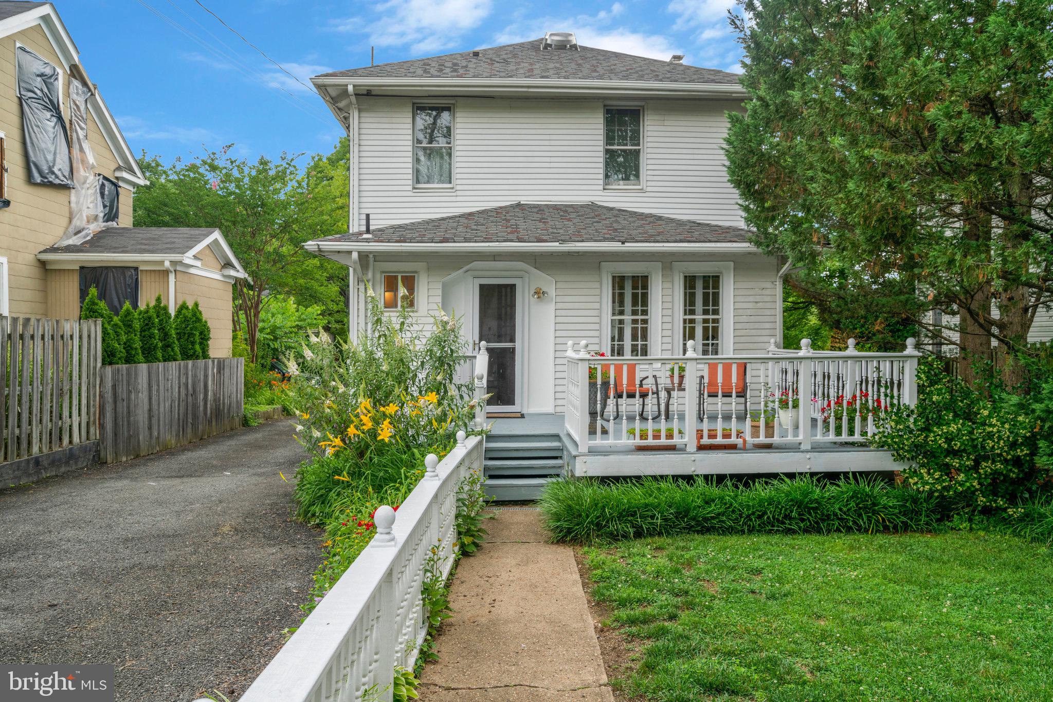 LYON VILLAGE - Residential