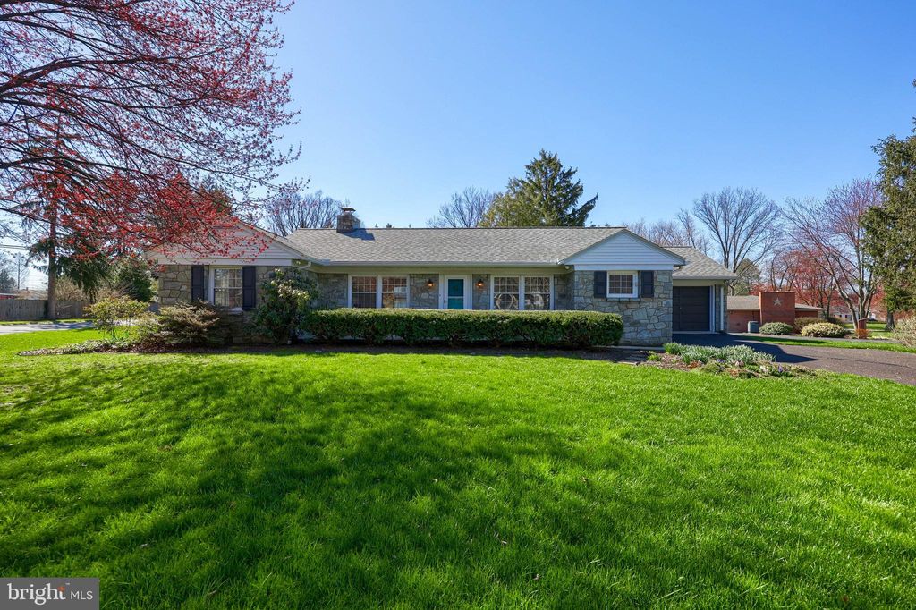 Photo of 26 Overlook Avenue, Lancaster, PA 17601 (MLS # PALA2048908)