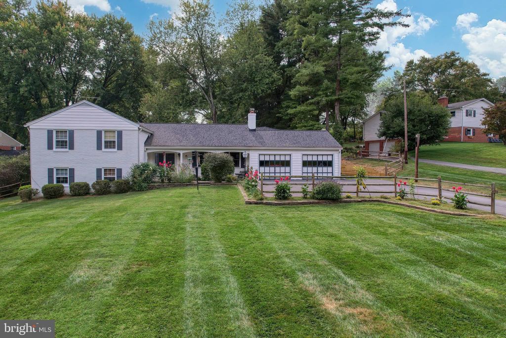 Photo of 13300 Wye Oak Drive, GAITHERSBURG, MD 20878 (MLS # MDMC2200264)