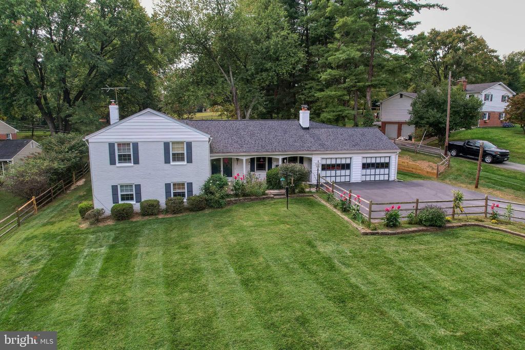 Photo of 13300 Wye Oak Drive, GAITHERSBURG, MD 20878 (MLS # MDMC2200264)