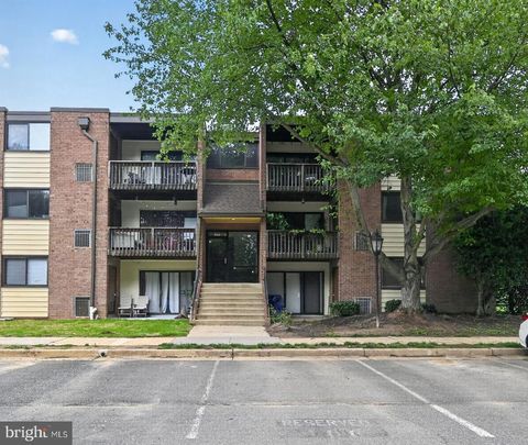 Photo of 10720 W West Drive #103, FAIRFAX, VA 22030 (MLS # VAFC2008612)