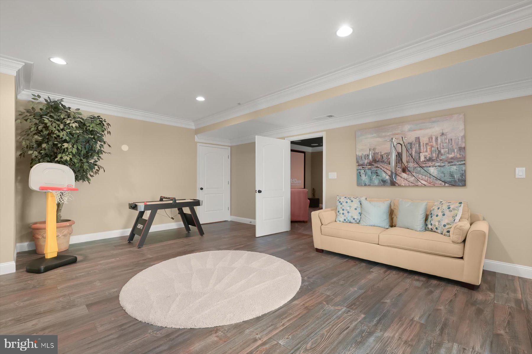 OAK CREEK - Residential