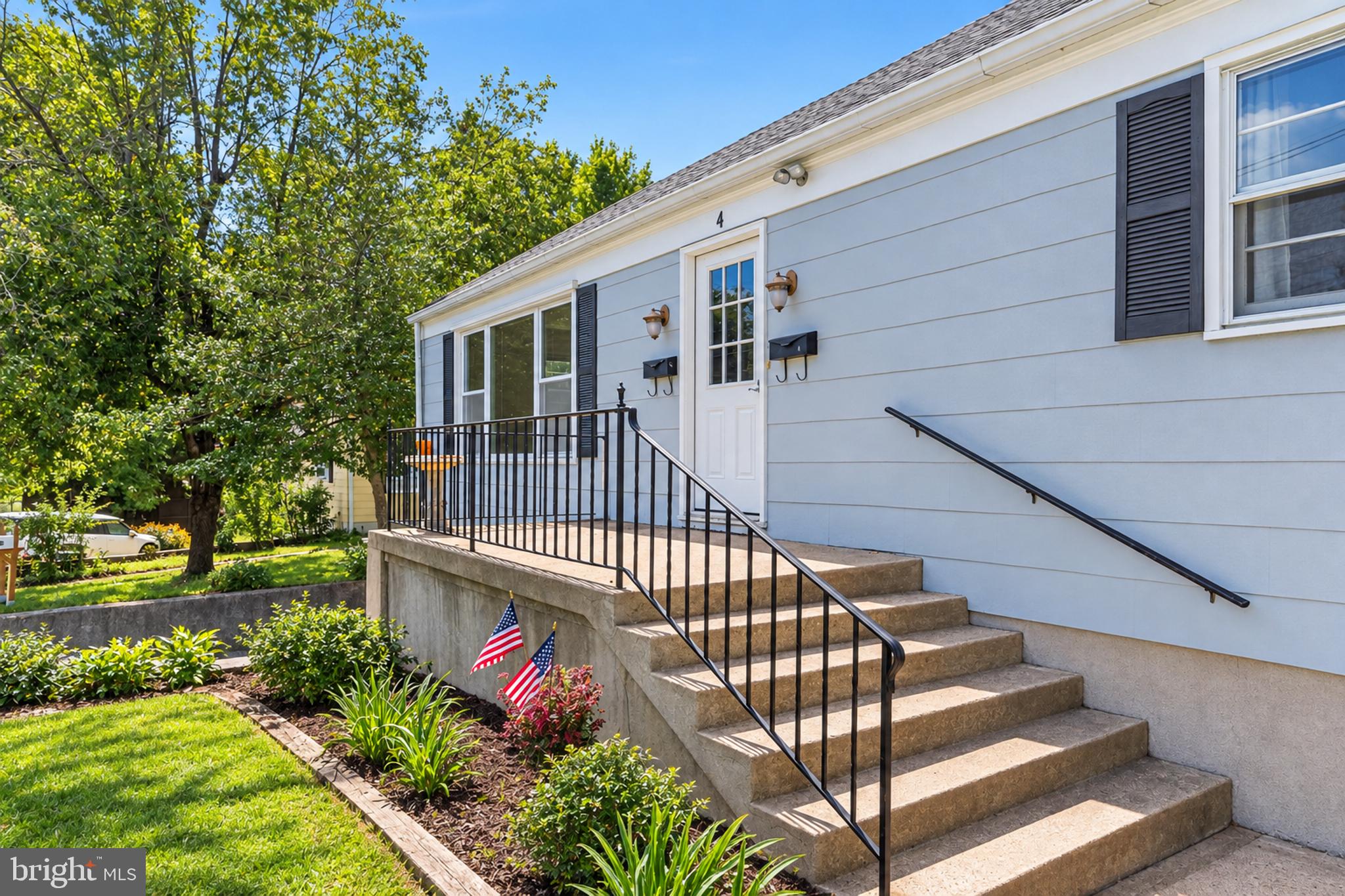 4 PIERSON PLACE A