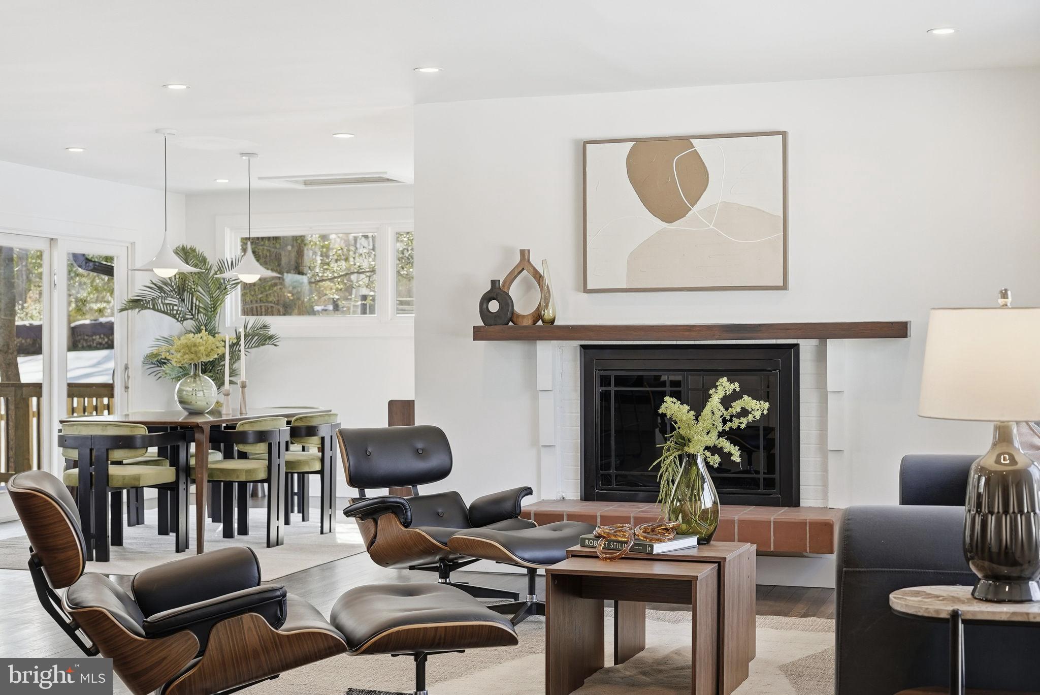 LAKE BARCROFT - Residential