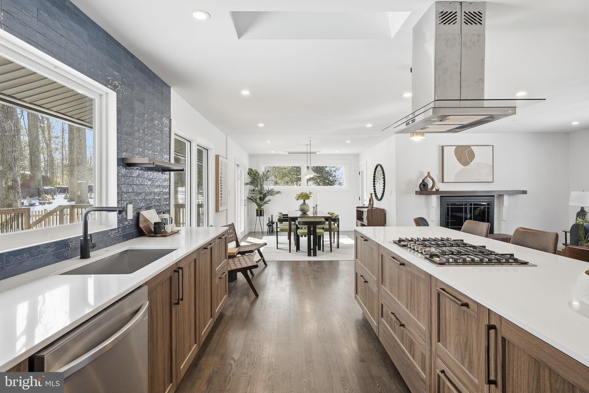 LAKE BARCROFT - Residential