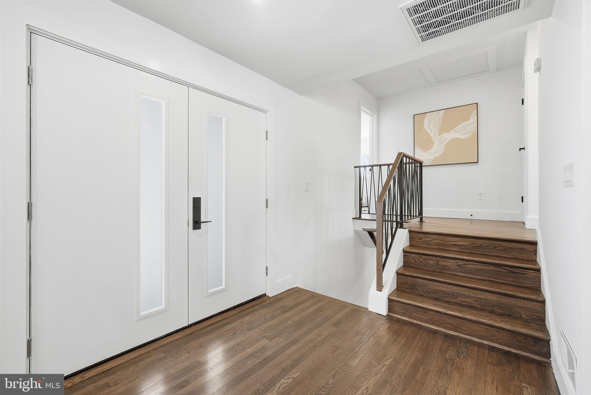 LAKE BARCROFT - Residential