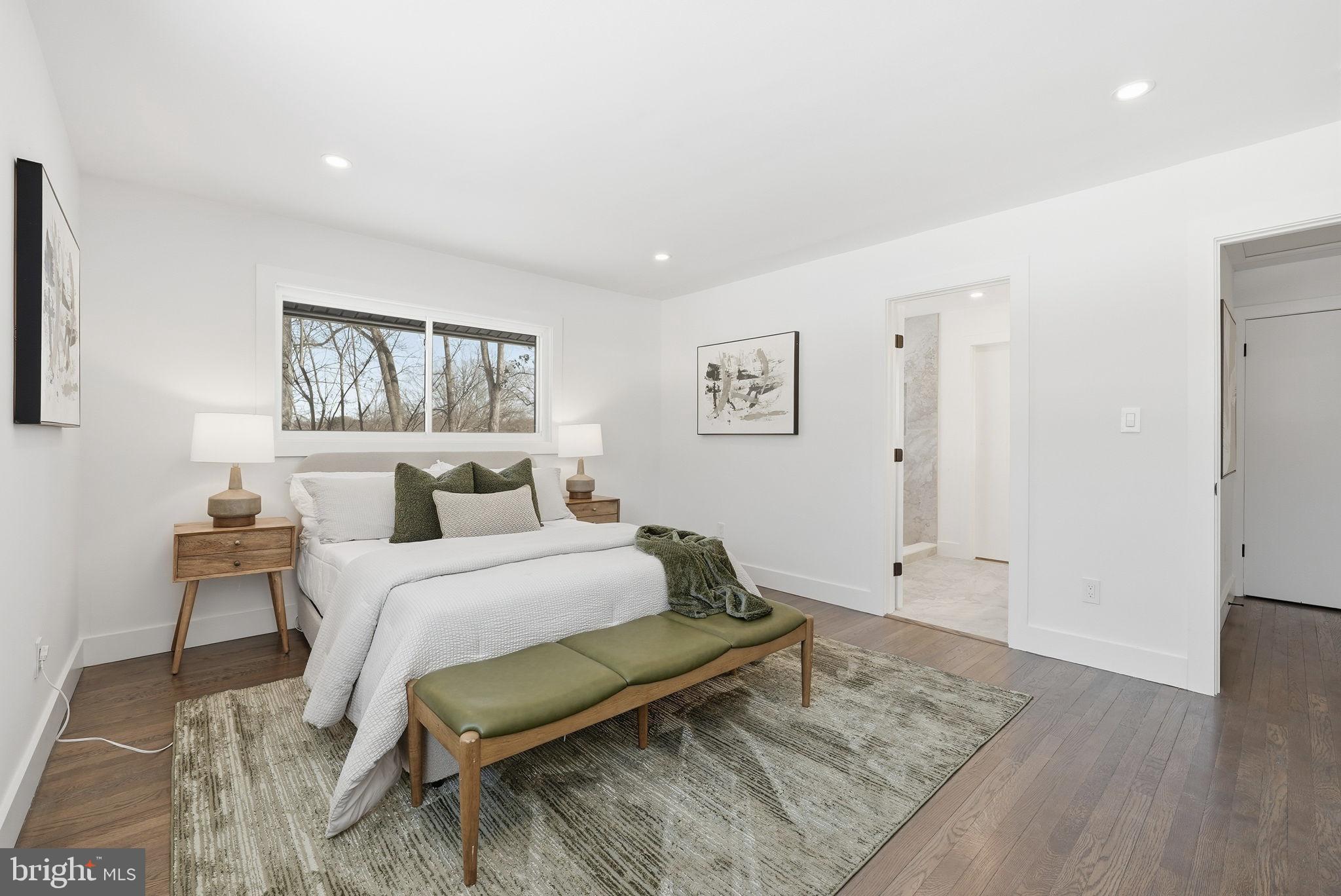 LAKE BARCROFT - Residential