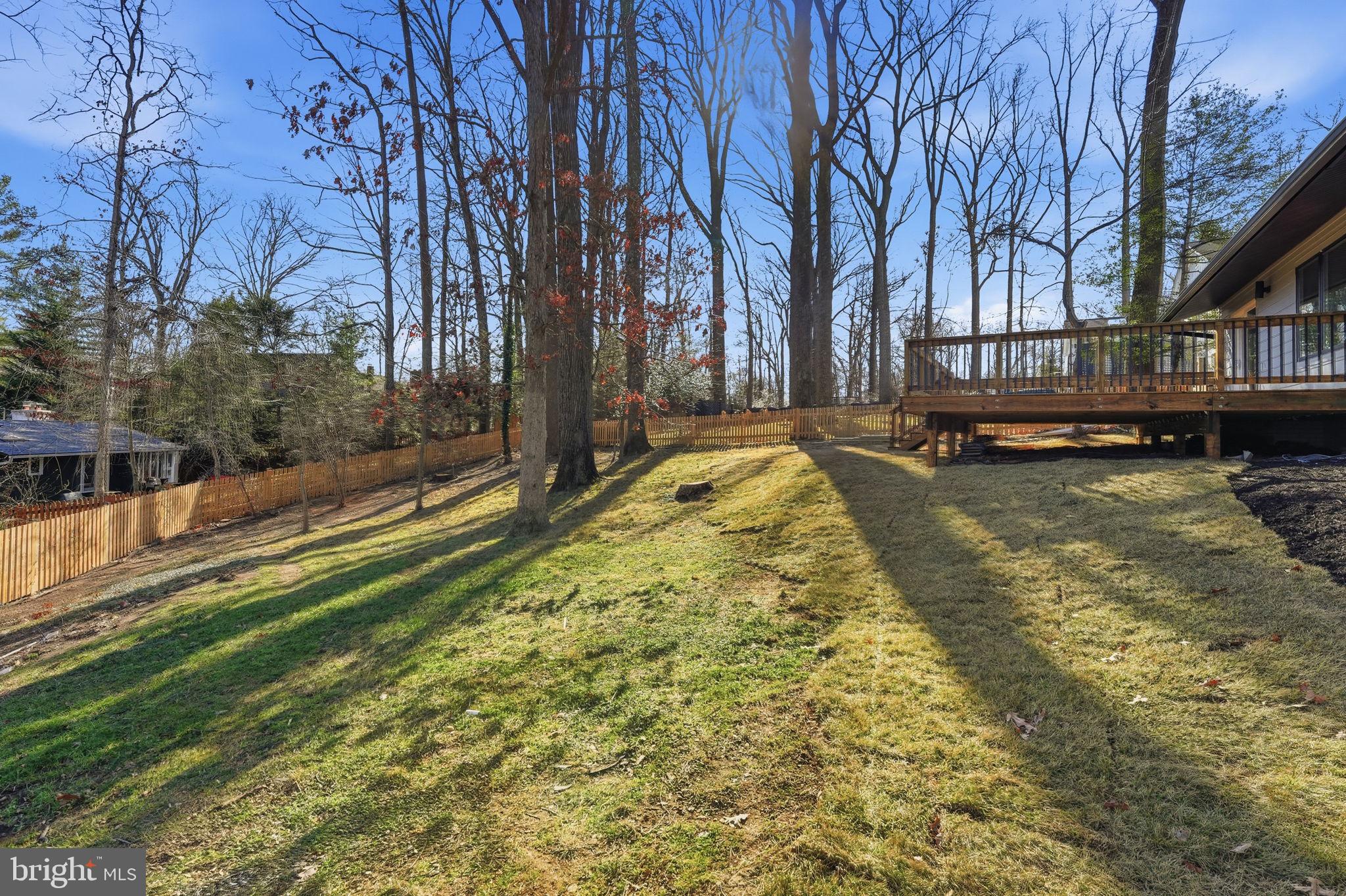 LAKE BARCROFT - Residential