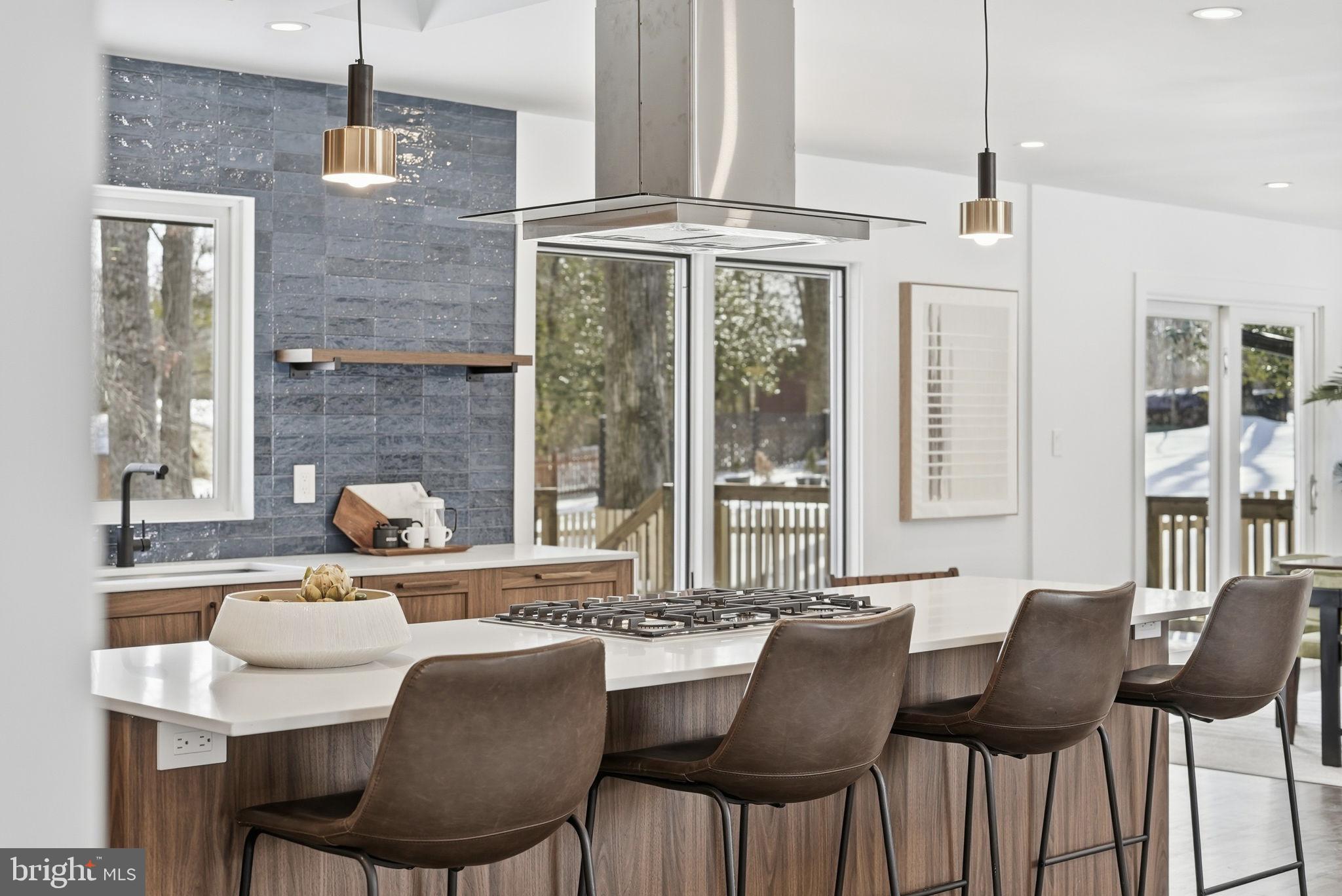 LAKE BARCROFT - Residential