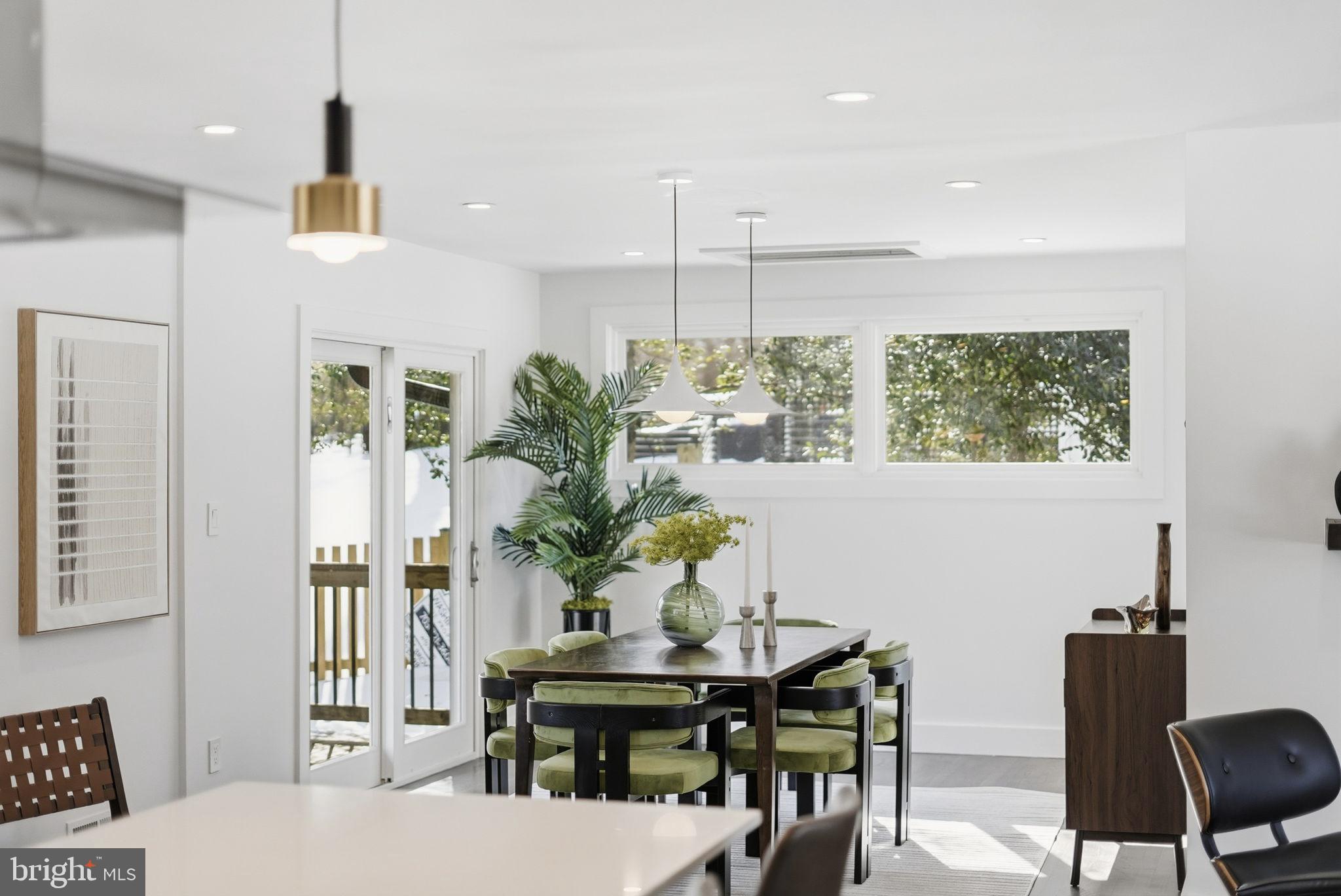 LAKE BARCROFT - Residential