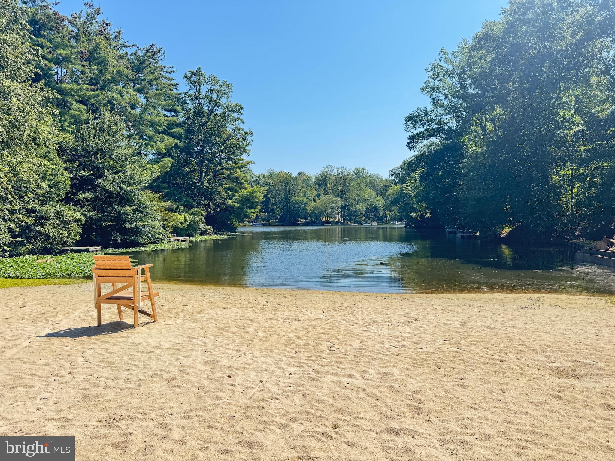 LAKE BARCROFT - Residential