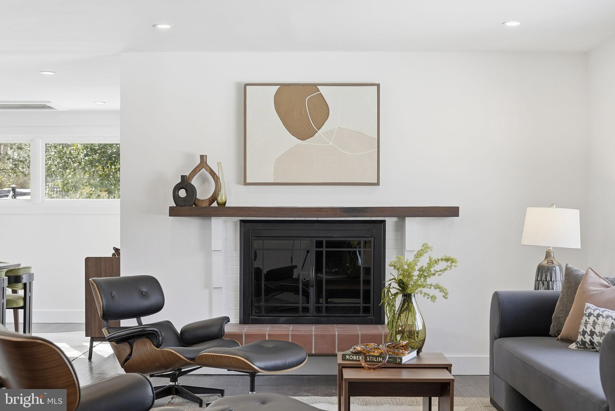 LAKE BARCROFT - Residential