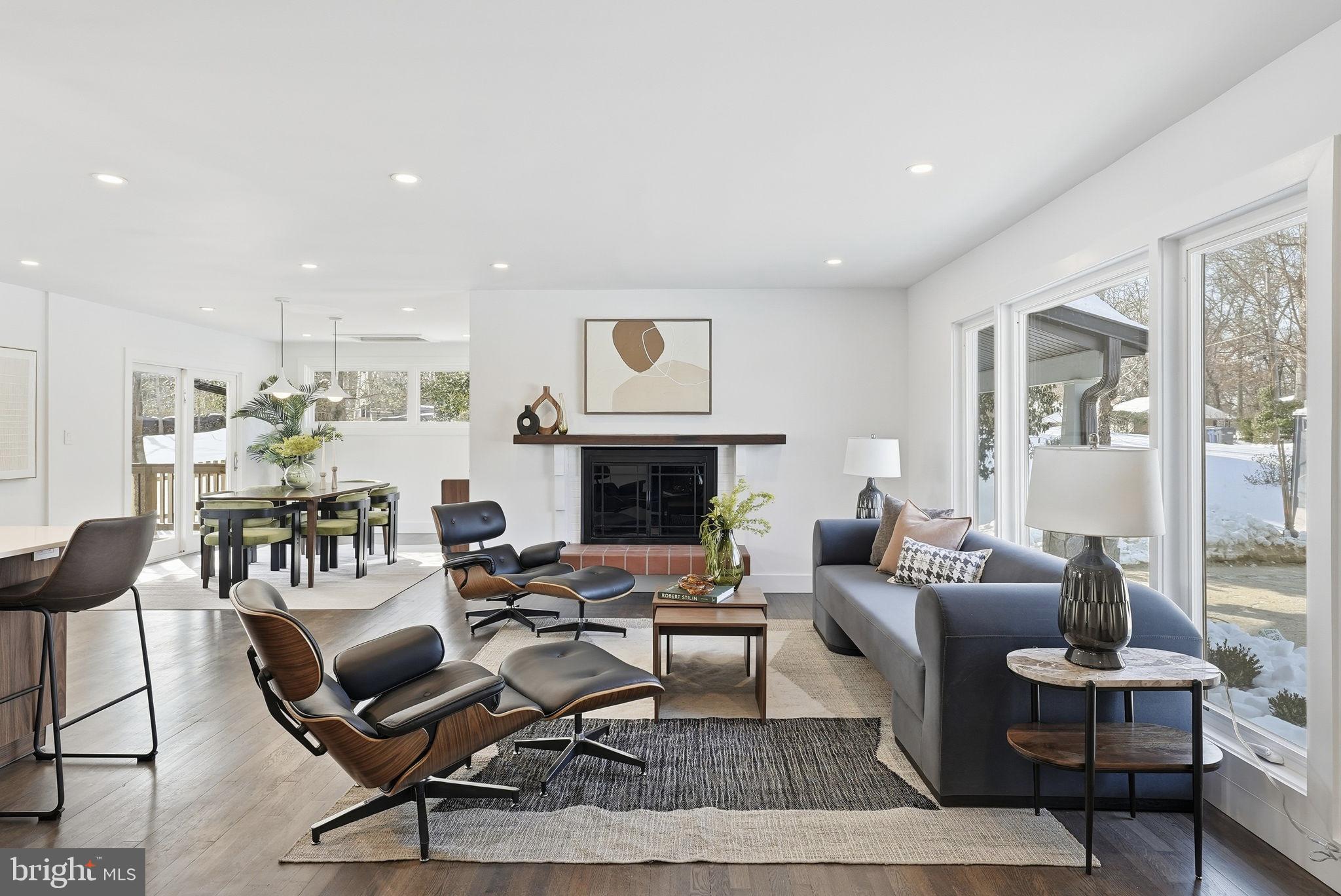 LAKE BARCROFT - Residential