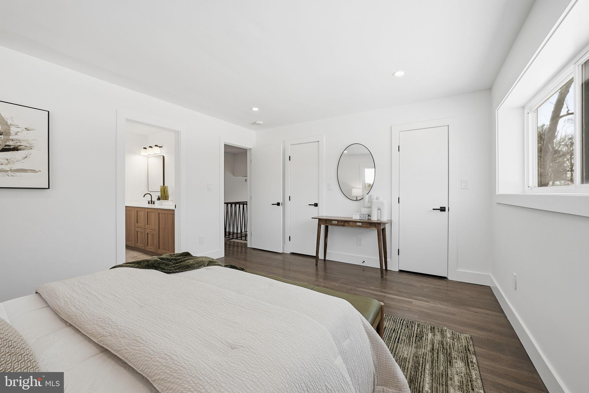 LAKE BARCROFT - Residential