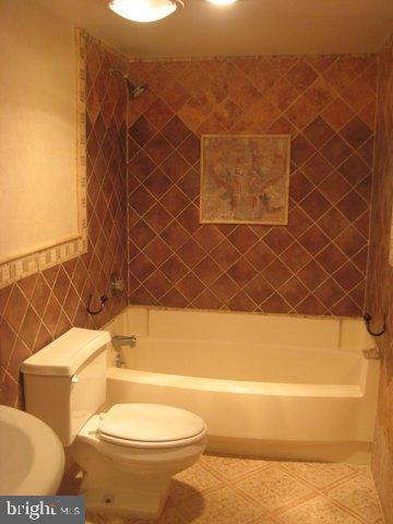 ROTONDA - Residential Lease