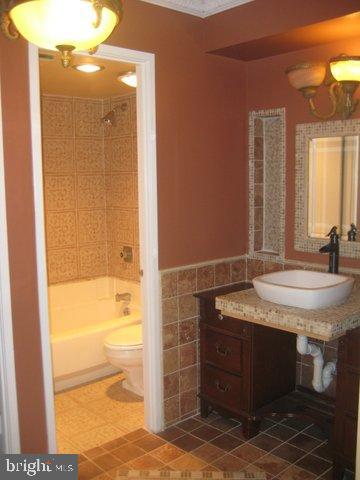 ROTONDA - Residential Lease