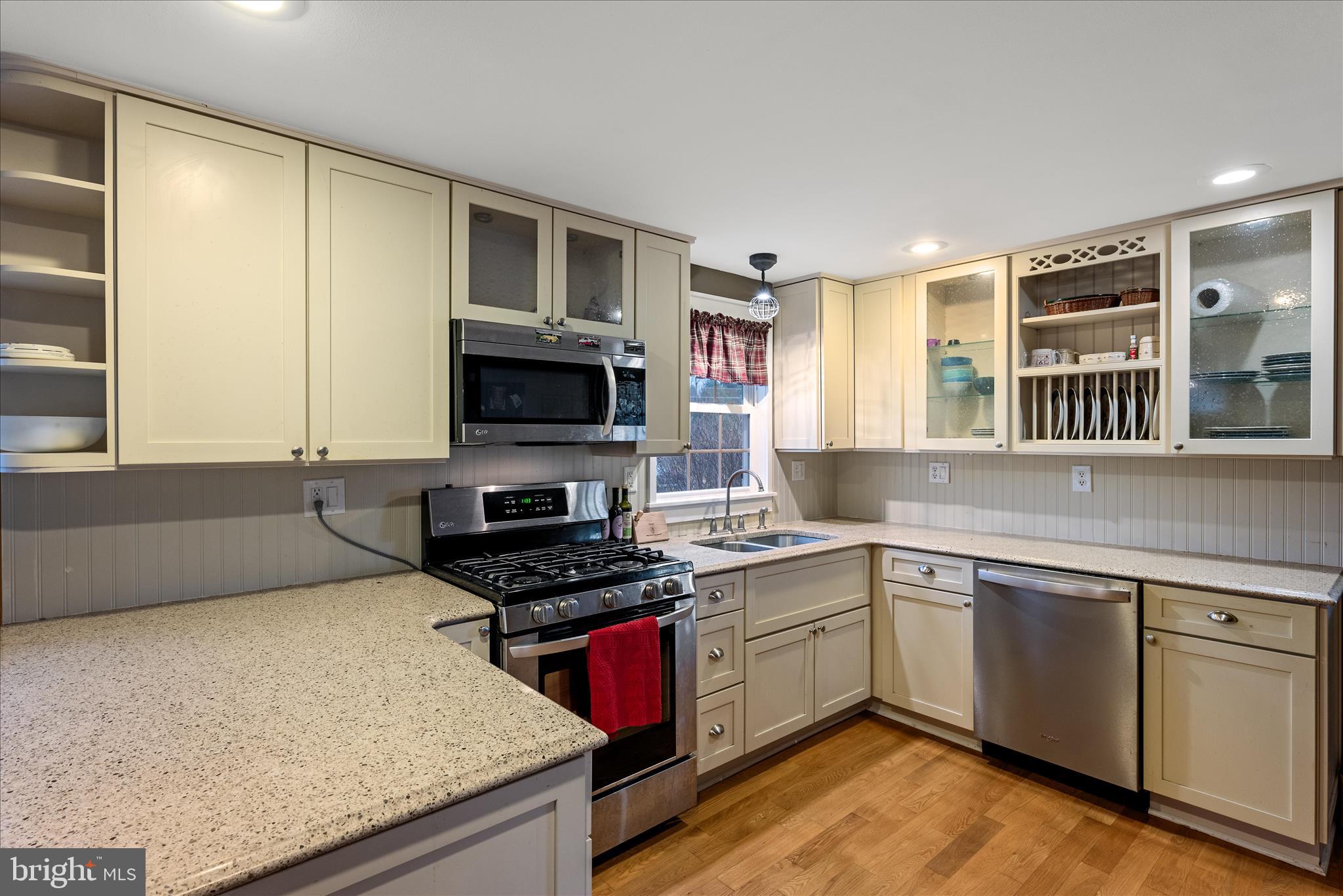 WINDY KNOLL - Residential