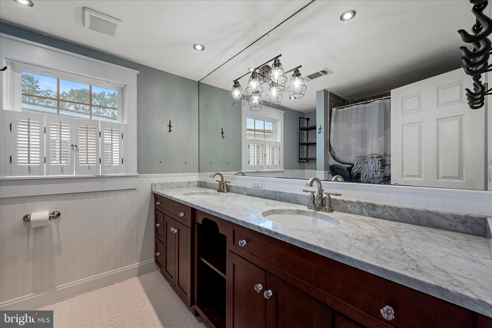 WINDY KNOLL - Residential