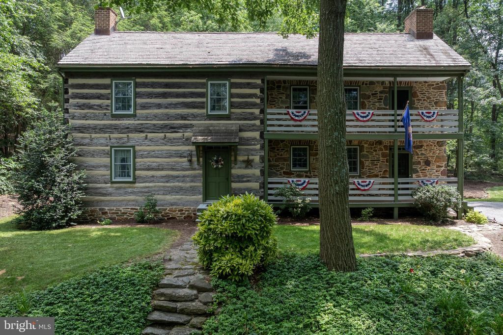 Photo of 465 S Blacksmith Avenue, WINDSOR, PA 17366 (MLS # PAYK2085330)