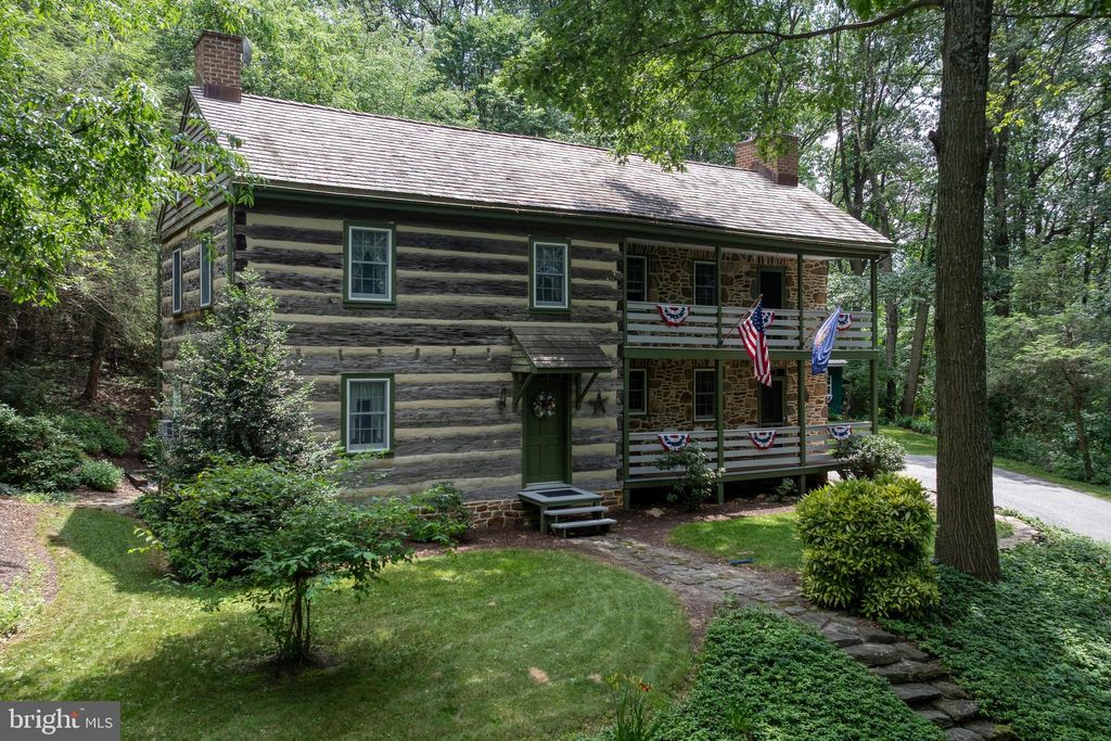 Photo of 465 S Blacksmith Avenue, WINDSOR, PA 17366 (MLS # PAYK2085330)