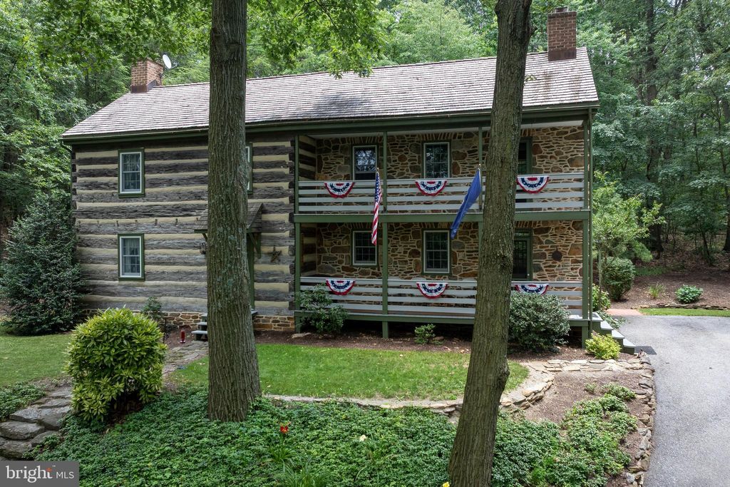 Photo of 465 S Blacksmith Avenue, WINDSOR, PA 17366 (MLS # PAYK2085330)