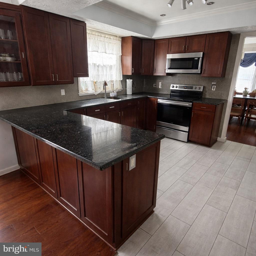 8314 CHESTNUT FARM LANE