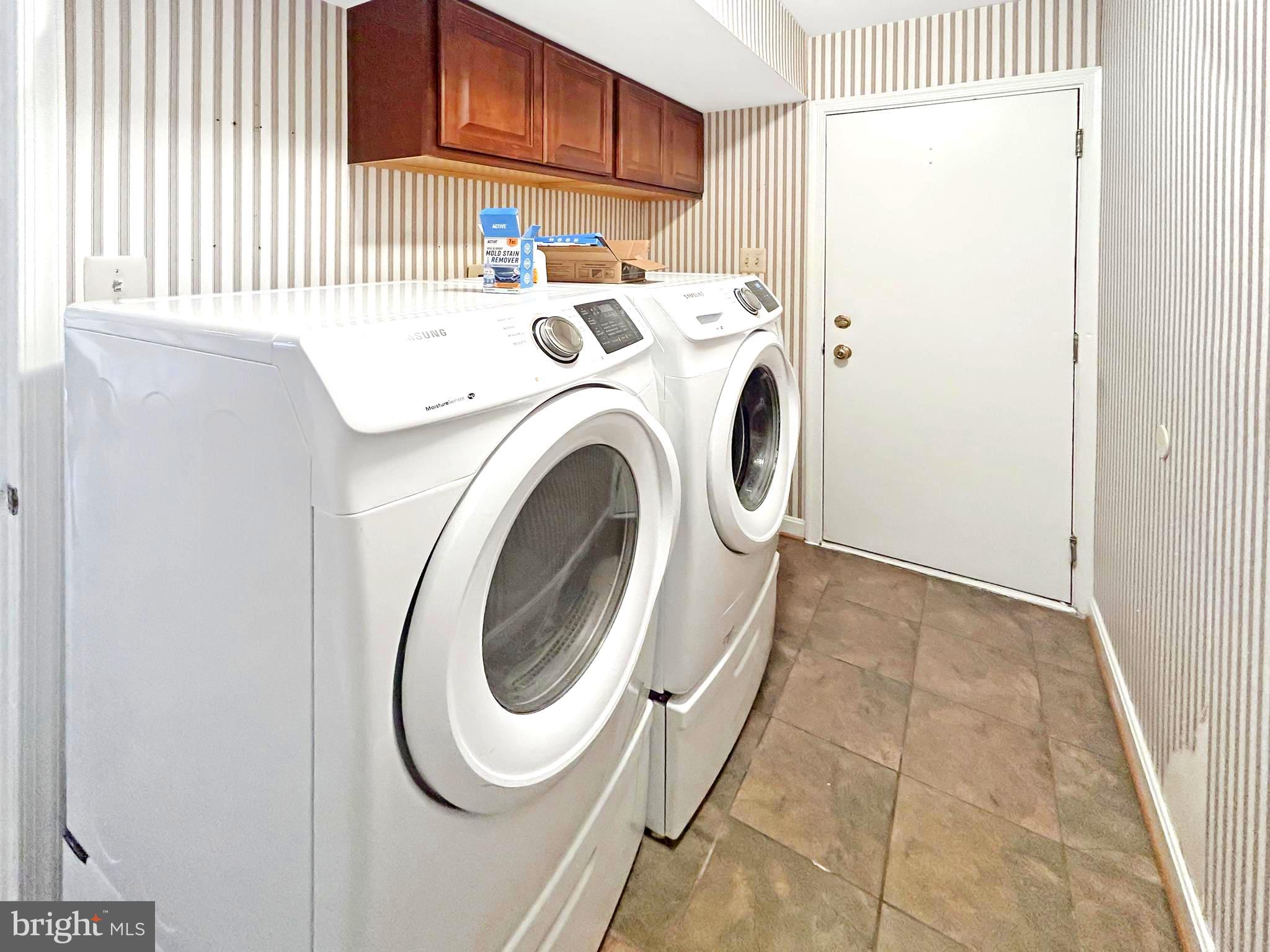 ROSEWOOD MANOR - Residential Lease