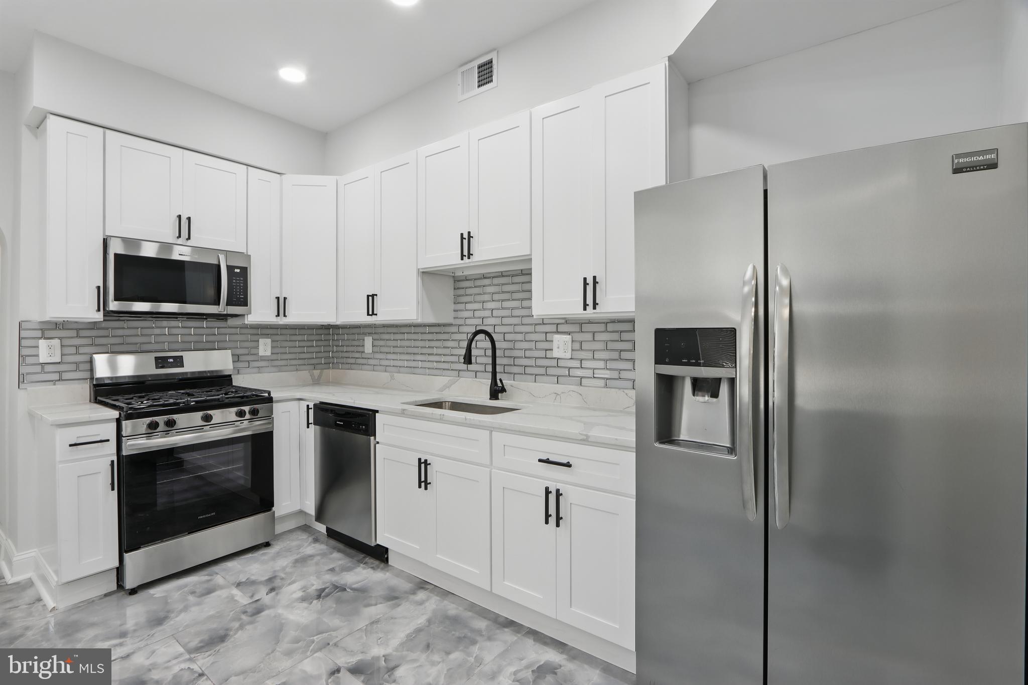 HIGHLANDTOWN - Residential