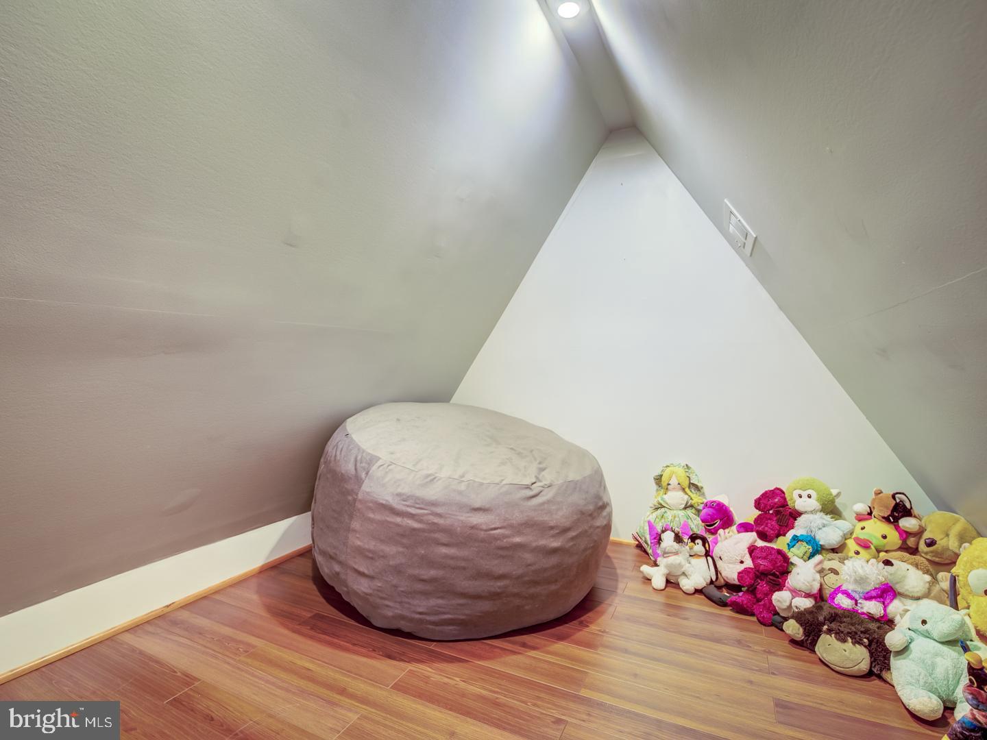 WEDGEWOOD - Residential