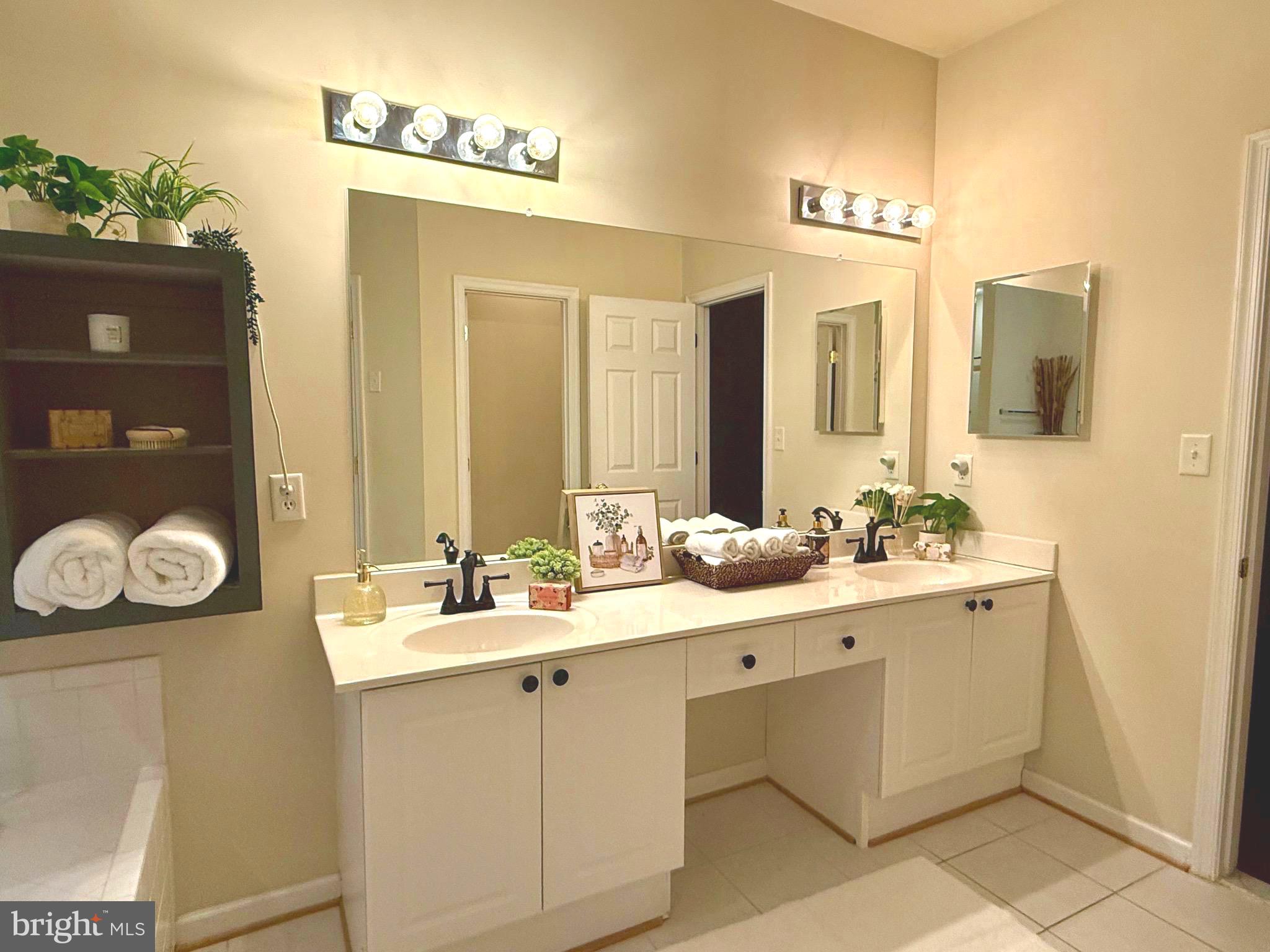 SHERWOOD FOREST - Residential