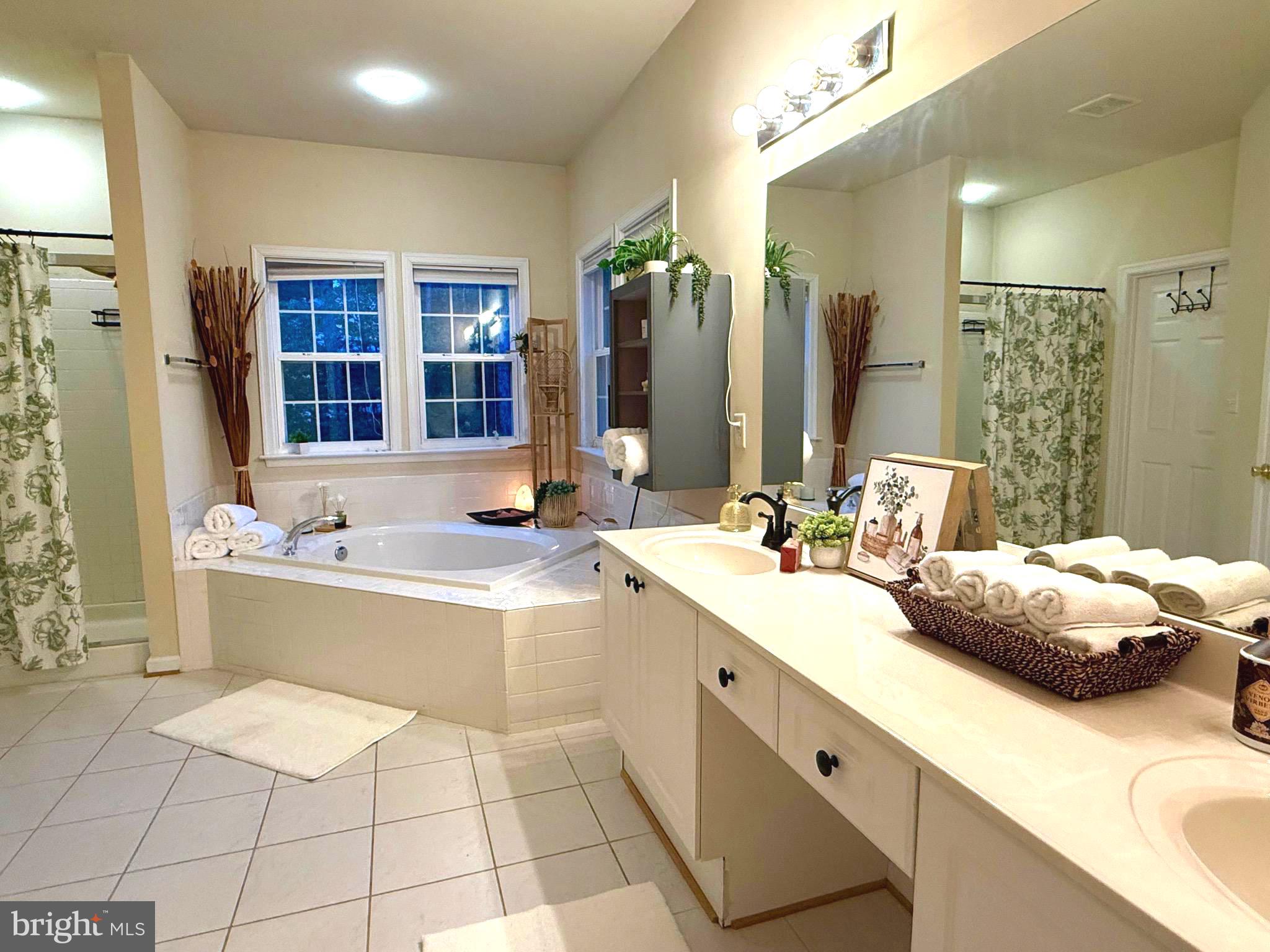 SHERWOOD FOREST - Residential