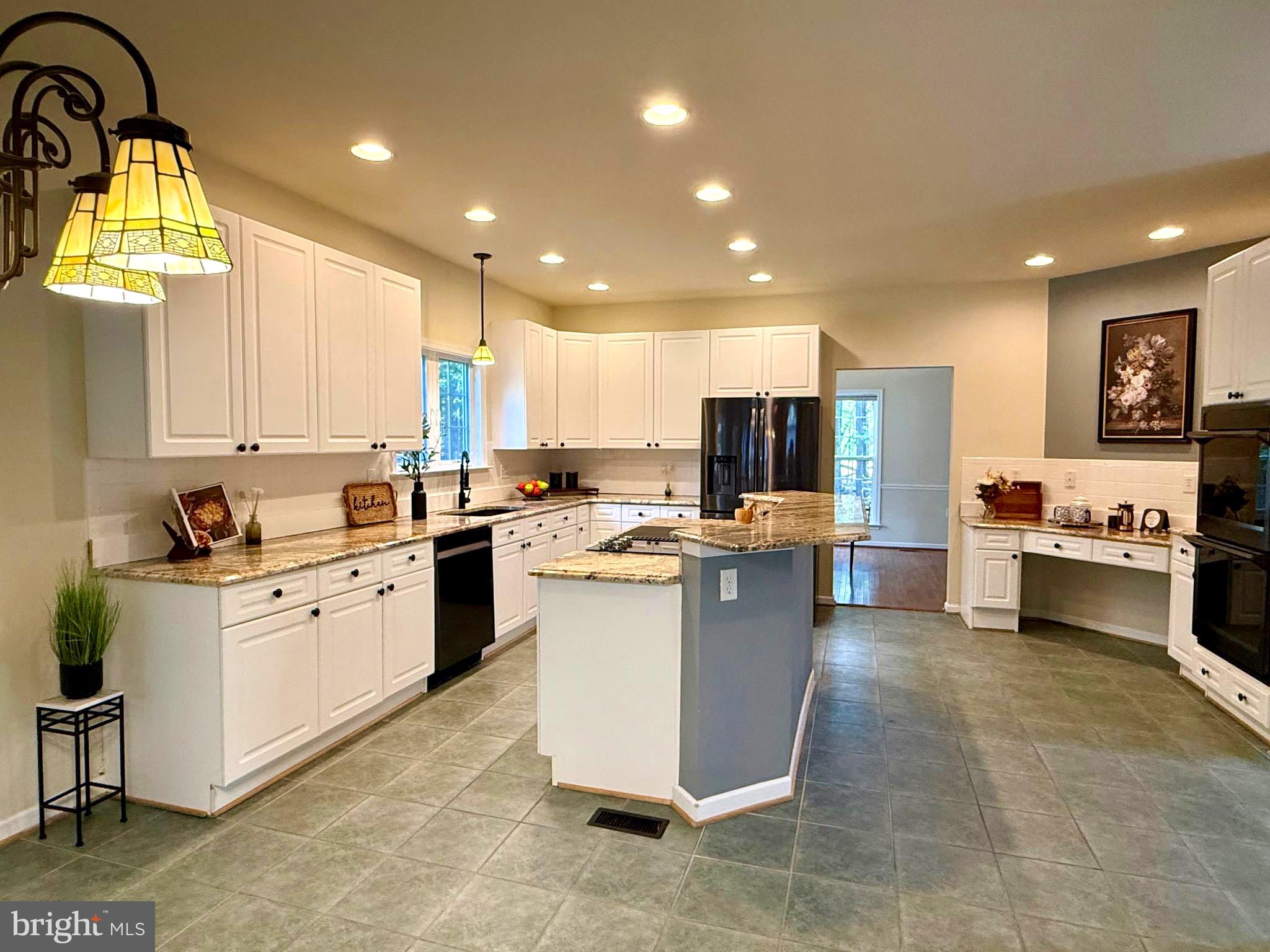 SHERWOOD FOREST - Residential